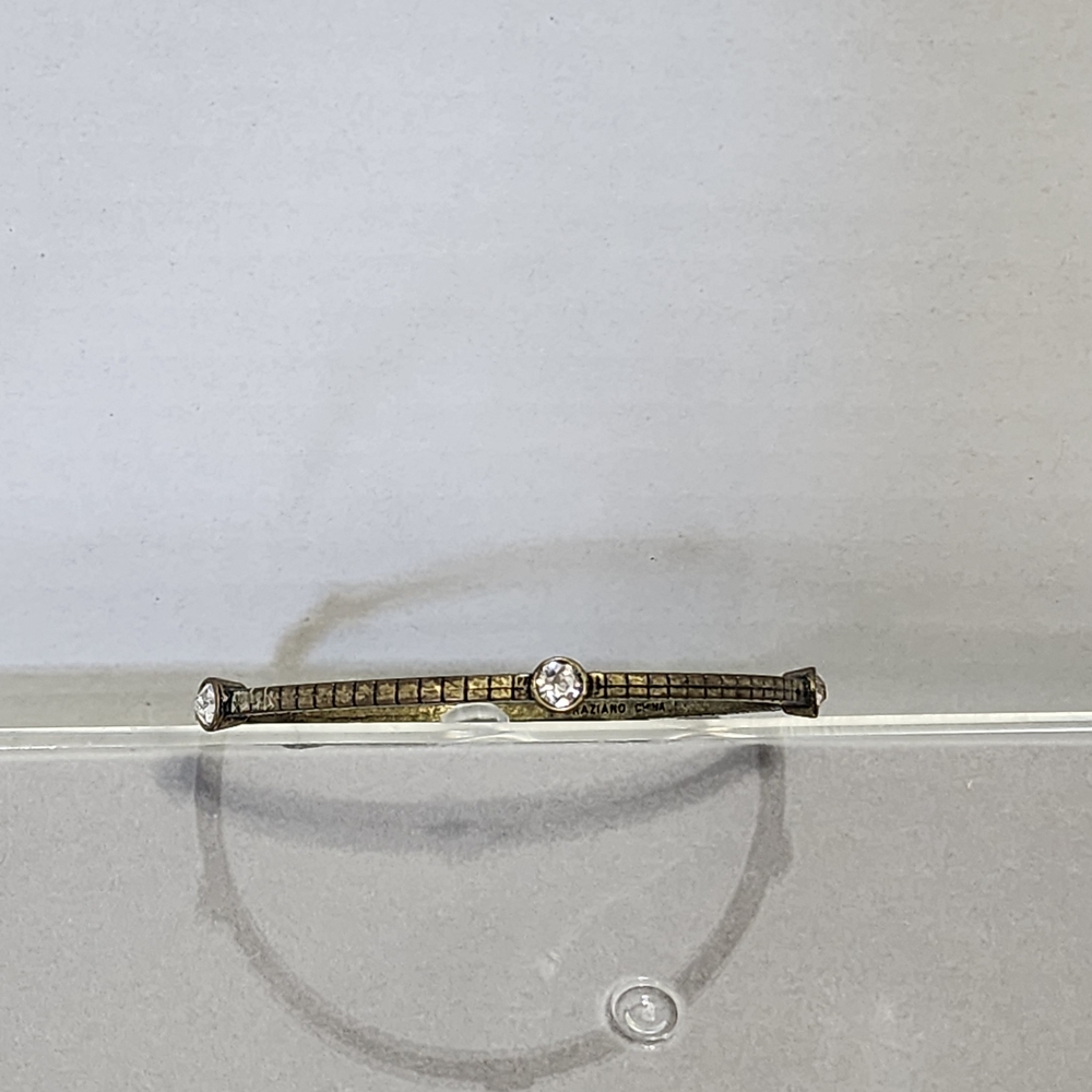 Elegant Gold Bracelet with Crystal Accents